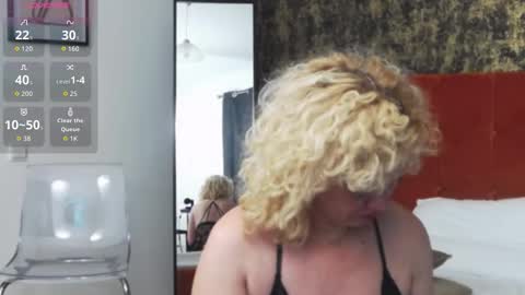 Snapshot of littlecurlygirll chatting on December 5, 2025, 7:43 pm LittleCurlyGirll online show from December 5, 2025, 7:43 pm