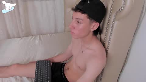 Snapshot of littledanny_ chatting on October 4, 2025, 3:54 pm DANNY online show from October 4, 2025, 3:54 pm