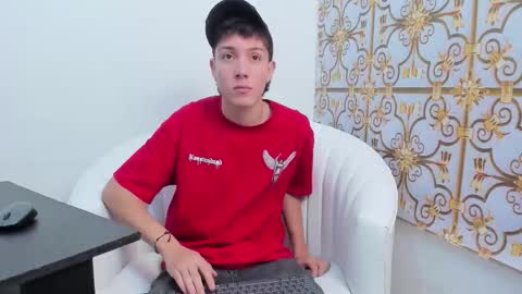 Snapshot of littledanny_ chatting on November 16, 2025, 3:39 pm DANNY online show from November 16, 2025, 3:39 pm