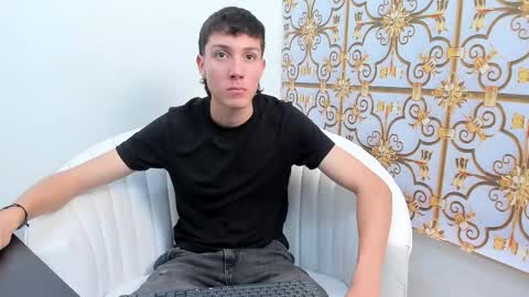 Snapshot of littledanny_ chatting on December 16, 2025, 5:07 pm DANNY online show from December 16, 2025, 5:07 pm