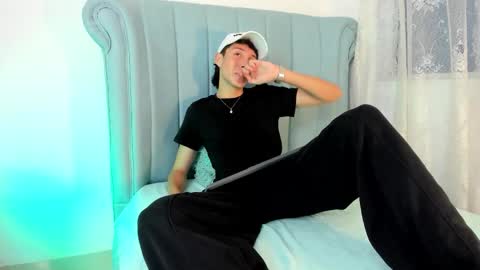 Snapshot of littledanny_ chatting on February 10, 2026, 8:57 pm DANNY online show from February 10, 2026, 8:57 pm