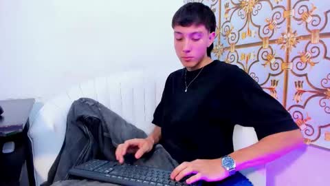 Snapshot of littledanny_ chatting on February 17, 2026, 9:21 pm DANNY online show from February 17, 2026, 9:21 pm