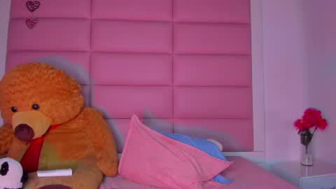 littlee_emma_ online show from January 11, 2025, 9:04 am