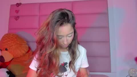 littlee_emma_ online show from January 31, 2025, 9:27 am