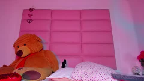littlee_emma_ online show from February 12, 2025, 6:08 am