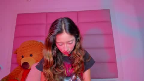 littlee_emma_ online show from March 3, 2025, 3:08 am