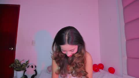 littlee_emma_ online show from September 25, 2025, 3:54 am