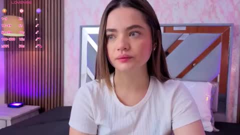 Snapshot of littleesara18 chatting on March 23, 2026, 11:03 am Sara online show from March 23, 2026, 11:03 am