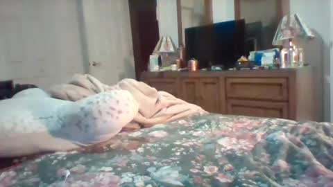 littlekenny1951 online show from November 19, 2025, 2:22 am