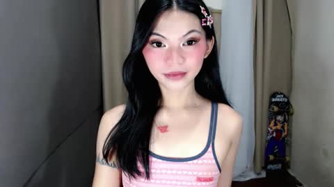 littlelace_ online show from April 7, 2026, 10:20 pm