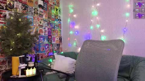 LillleLinn online show from December 21, 2025, 5:09 pm