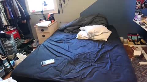 Madam Buttons online show from September 18, 2025, 7:38 pm