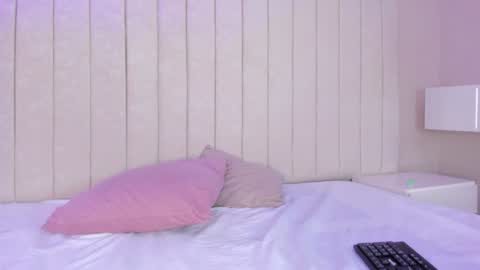 im olivia IG littleolivia01 online show from January 27, 2025, 7:13 pm