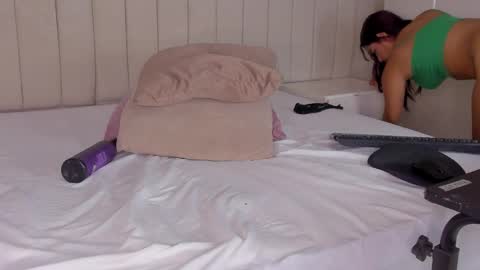 im olivia IG littleolivia01 online show from February 21, 2025, 4:37 pm