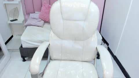  sofii  online show from November 7, 2025, 10:21 pm