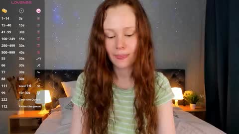 Snapshot of livelyluna chatting on September 27, 2025, 8:41 am livelyluna online show from September 27, 2025, 8:41 am