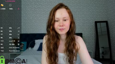 Snapshot of livelyluna chatting on October 8, 2025, 9:29 am livelyluna online show from October 8, 2025, 9:29 am
