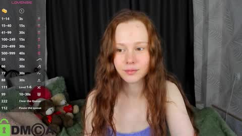 Snapshot of livelyluna chatting on October 10, 2025, 1:04 am livelyluna online show from October 10, 2025, 1:04 am