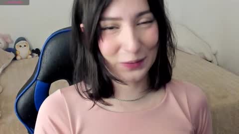 Snapshot of livemakio chatting on October 28, 2025, 5:22 am Liz online show from October 28, 2025, 5:22 am