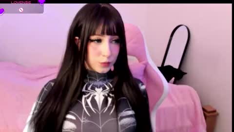 Snapshot of livemakio chatting on November 17, 2025, 4:51 am Liz online show from November 17, 2025, 4:51 am