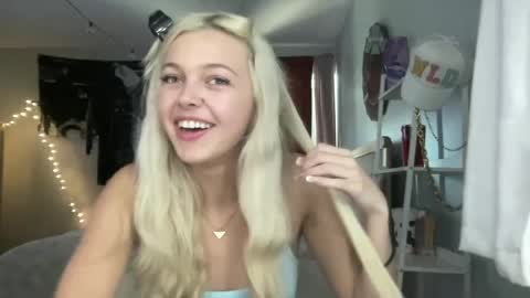 Snapshot of livvybunny chatting on July 12, 2026, 9:06 pm Livvy online show from July 12, 2026, 9:06 pm