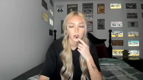 Snapshot of livvywinters chatting on February 3, 2026, 6:11 am Livvy online show from February 3, 2026, 6:11 am