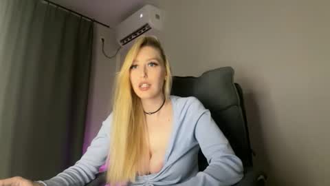 Snapshot of liya_ray chatting on October 20, 2025, 3:23 pm Liya Ray online show from October 20, 2025, 3:23 pm
