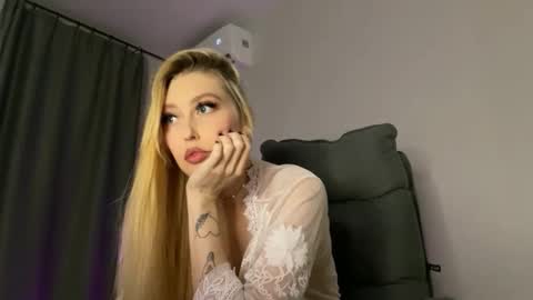 Liya Ray online show from November 1, 2025, 5:26 pm