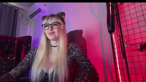 Liya Ray online show from May 5, 2026, 3:53 pm