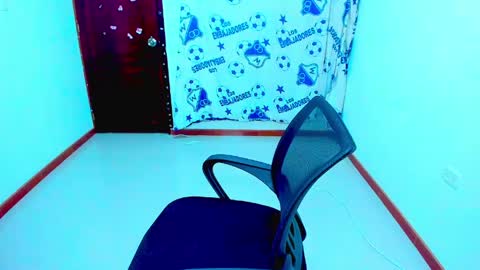 Snapshot of liz_and_chris1 chatting on May 31, 2026, 12:41 am Chris online show from May 31, 2026, 12:41 am