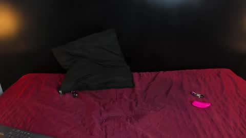 Snapshot of liz_goth chatting on January 2, 2025, 9:50 pm Liz online show from January 2, 2025, 9:50 pm