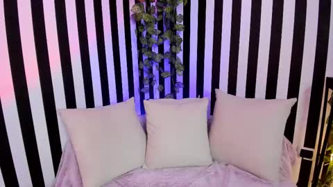 Snapshot of liz_goth chatting on September 29, 2025, 12:10 pm Liz online show from September 29, 2025, 12:10 pm