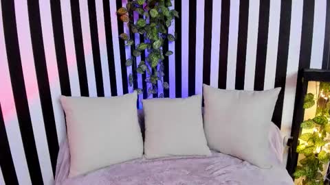 Snapshot of liz_goth chatting on January 13, 2026, 2:44 pm Liz online show from January 13, 2026, 2:44 pm