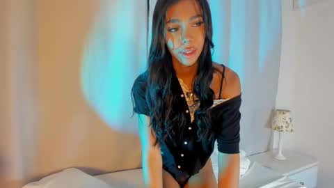 Liz Grant online show from November 6, 2025, 10:54 pm