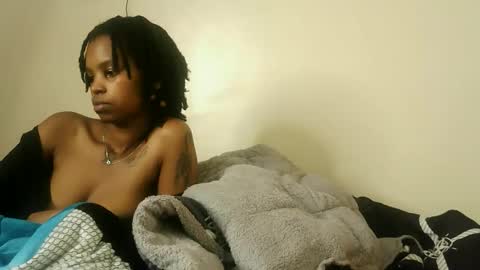 Snapshot of liz_lovie chatting on May 10, 2026, 9:53 pm liz_lovie online show from May 10, 2026, 9:53 pm