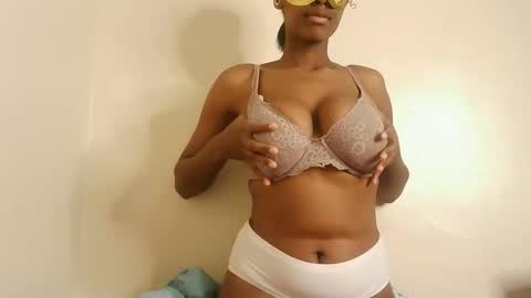 Snapshot of liz_lovie chatting on May 13, 2026, 6:05 pm liz_lovie online show from May 13, 2026, 6:05 pm