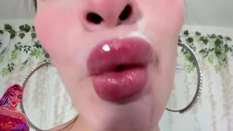 Liz Luna online show from May 7, 2026, 9:20 pm