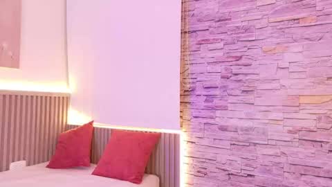 liz_monserrat online show from October 18, 2025, 7:25 pm