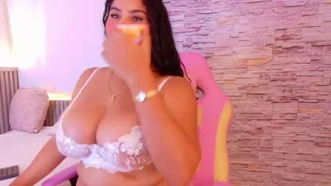 liz_monserrat online show from April 15, 2026, 7:43 pm