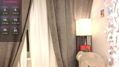 Snapshot of liz_nip chatting on May 27, 2026, 1:57 am Lily online show from May 27, 2026, 1:57 am