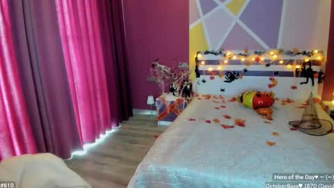 Girl next door online show from October 24, 2025, 11:39 am