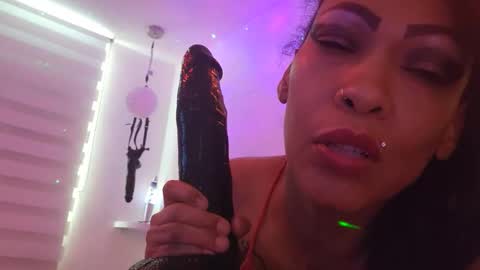 Snapshot of lizescobarxxx chatting on November 5, 2025, 6:30 pm Mistress Liz Escobarxxx online show from November 5, 2025, 6:30 pm