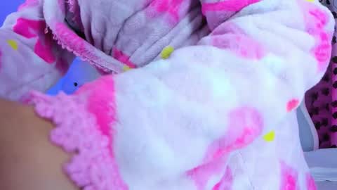 Snapshot of lizeth__b chatting on December 20, 2025, 7:10 pm Lizeth online show from December 20, 2025, 7:10 pm