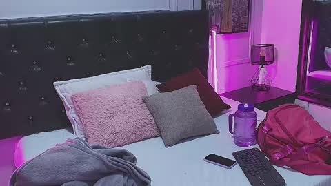 Snapshot of lizz_tender chatting on January 14, 2025, 11:53 am Lizz online show from January 14, 2025, 11:53 am