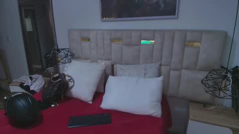 Snapshot of lizz_tender chatting on November 22, 2025, 11:42 am Lizz online show from November 22, 2025, 11:42 am