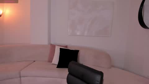 Snapshot of lizzcooper_ chatting on October 19, 2025, 11:16 pm Lizz online show from October 19, 2025, 11:16 pm