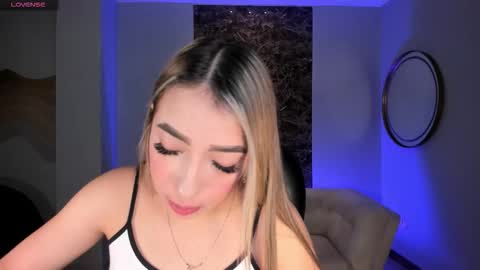 Snapshot of lizzcooper_ chatting on November 13, 2025, 4:11 am Lizz online show from November 13, 2025, 4:11 am