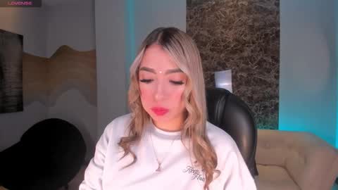 Snapshot of lizzcooper_ chatting on November 14, 2025, 4:22 am Lizz online show from November 14, 2025, 4:22 am