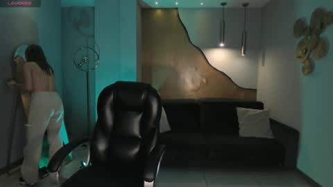 Snapshot of lizzcooper_ chatting on December 16, 2025, 4:06 am Lizz online show from December 16, 2025, 4:06 am