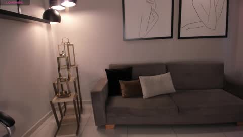 Lizzi  online show from January 7, 2026, 7:05 pm